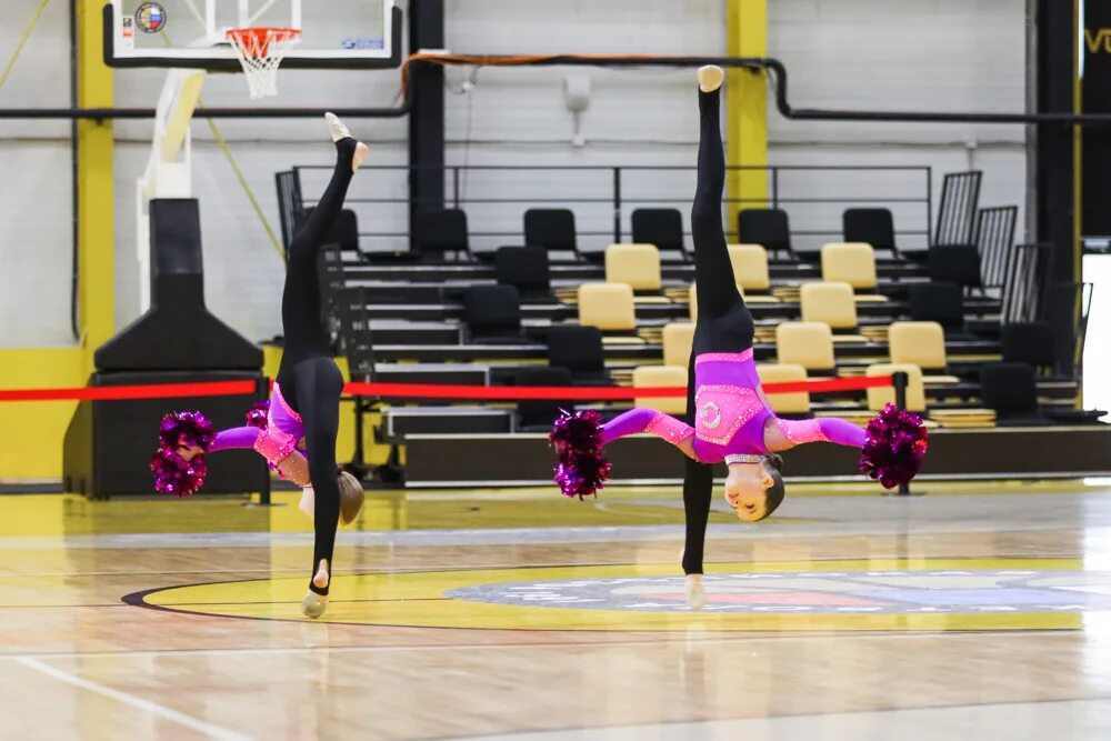 Фестиваль по чир спорту. Соревнования по Чир спорту. Чир спорт смешанный. Чир спорт возникновение. Чир спорт Россия.