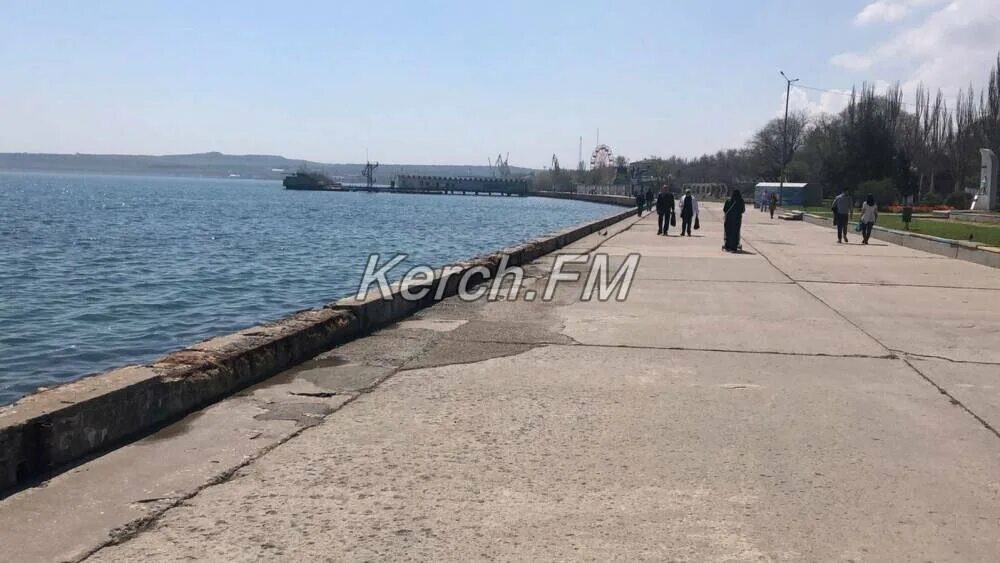 Керчь набережная. Набережная в керчи в центре. Керчь фотографии набережной. Керчь городская набережная. Набережная города керчи.