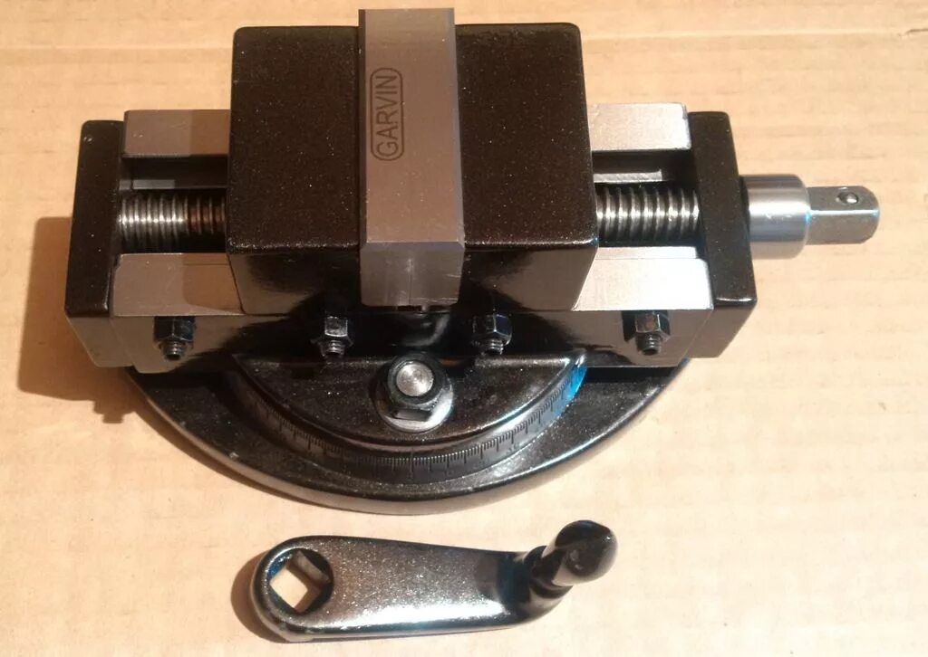 Тиски зубр мастер 32611-1. Угловые тиски stanley 700 «bolt-on». Тиски stayer standard 3262-2. Станочные эксцентриковые тиски fit 59811 100 мм. 1.