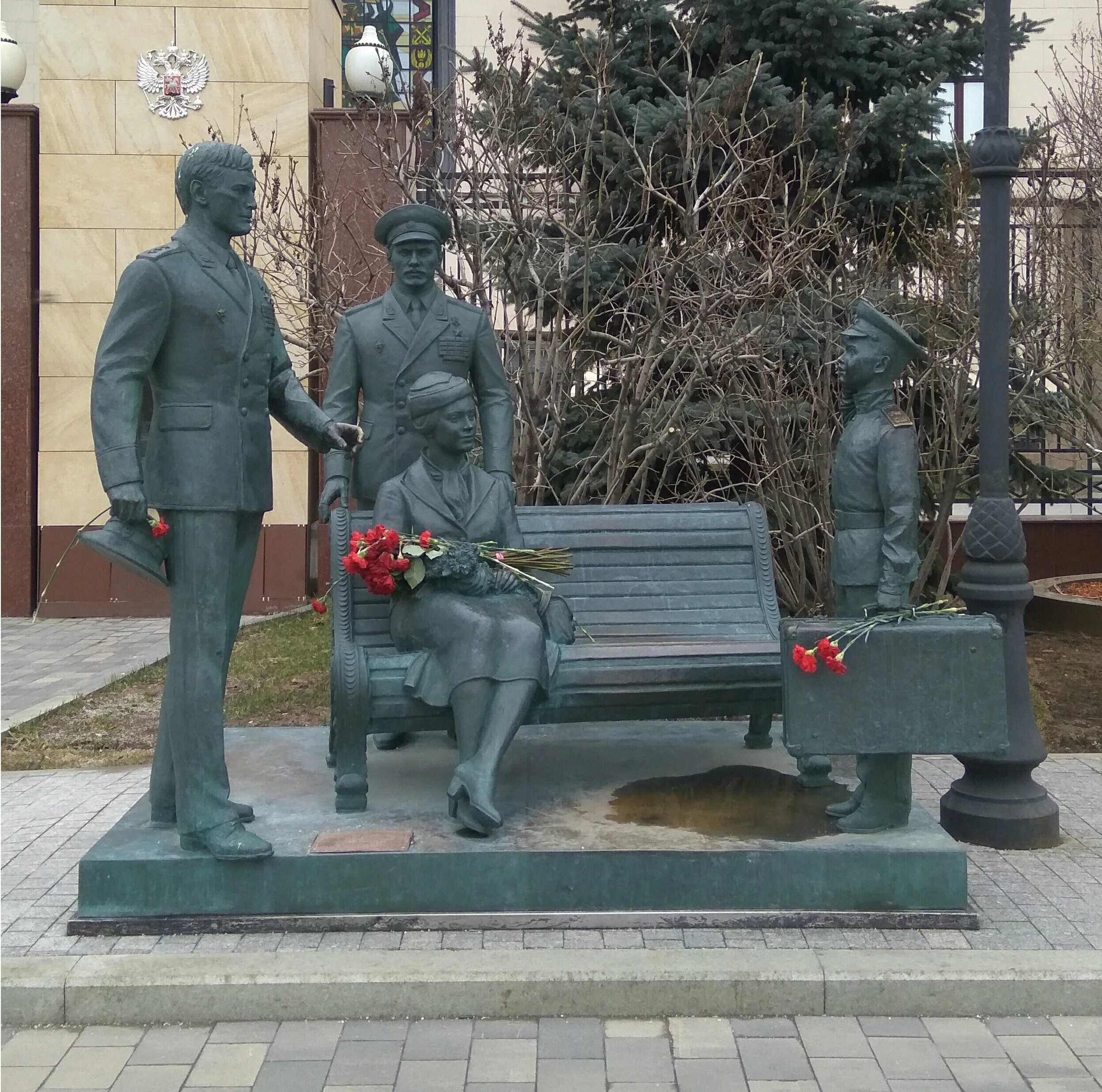 Памятник фильму офицеры в Москве. Памятник офицеры на Фрунзенской набережной. Личные памятники офицерам. Памятник офицеру пожарной охраны.