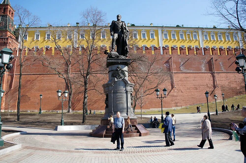 обелиск в александровском саду в москве. первый александровский. первый александровский. памятник императору александру 1 в москве. александровский сад памятник александру москва.