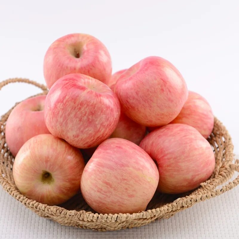 Яблоня яркое лето. Прозрачное розовое яблоко. Яблочки яблочки розовые яблочки. Сорт яблок -пинк перл (pink pearl). Яблоки фуши.