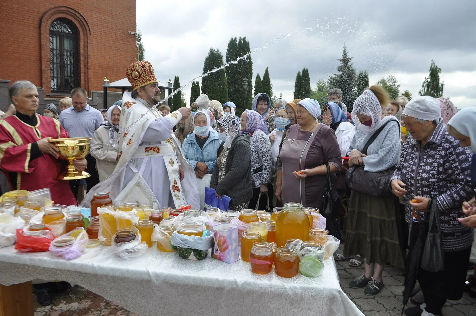 Года медовый спас