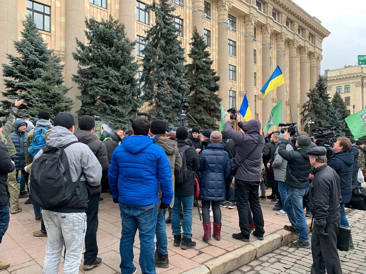 Свежие новости украины видео ютуб. Митинг в Харькове. Протесты в Харькове сейчас. Пророссийские митинги в Харькове. Националисты в Харькове.