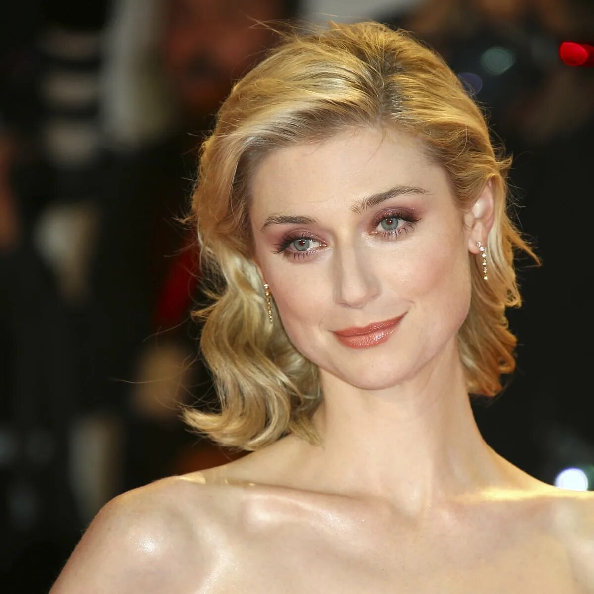 Элизабет дебики в роли принцессы. Элизабет дебики в сериале корона. Сериал корона принцесса диана дебики. Princess diana season 5 episode 9. Элизабет дебики в сериале корона.