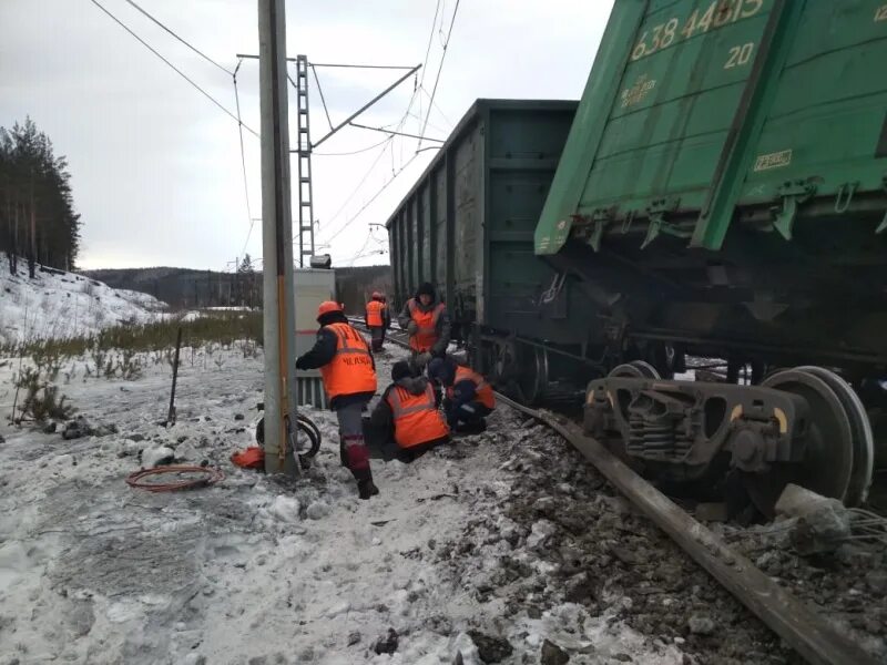 Сход вагонов Сыростан хребет. Сход вагонов на ЮУЖД. Сход ЖД вагонов Челябинск. Челябинск сход вагона с рельс. Сход вагонов на жд сегодня