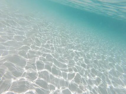 Вода прозрачная как стекло