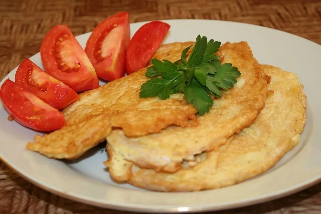 Отбивные в кляре из яиц. Отбивные в кляре из куриного. Куриная грудка в кляре. Куриные о бивные в кляре. Куриное филе в кляре.