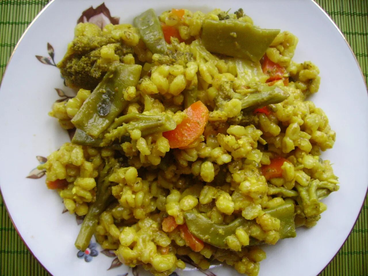 Перловка с овощами рецепты. Перловка с овощами. перловая каша с овощами. перловка с тушеными овощами. гарниры из круп и овощей.