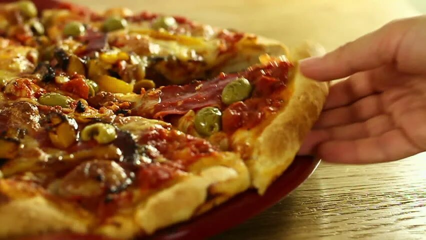 Take pizza. Футаж пицца. вращение пиццы. pizza fettuccini.