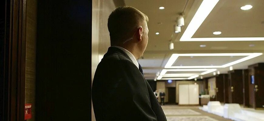 сотрудники кафе. требуется горничная. горничная работа. официант. Housekeeping в гостинице.