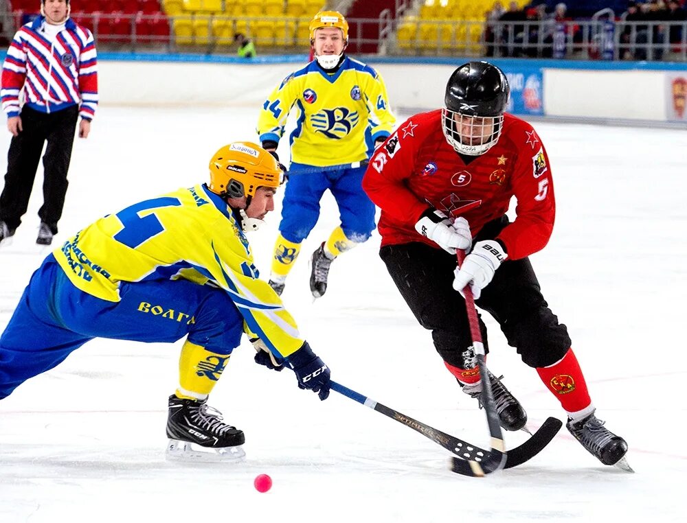 Ска нефтяник водник. Хоккеист ульяновск волга спорт арена. Логотип ска нефтяник хоккей с мячом. Нефтяник хабаровск хоккей с мячом. Логотип ска нефтяник хабаровск.