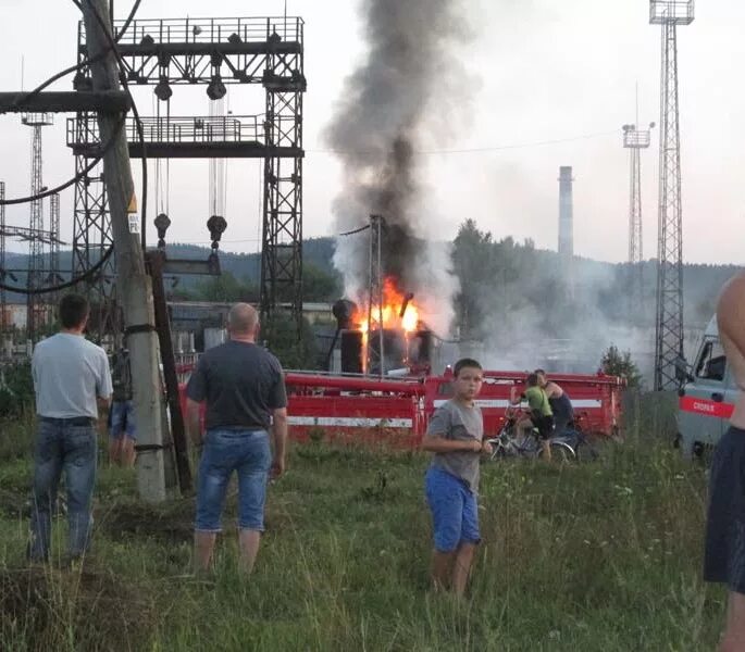 Пожар на электроподстанции Южное Бутово. Возгорание подстанции. Пожар на подстанции. Сгоревшая подстанция. Горит подстанция