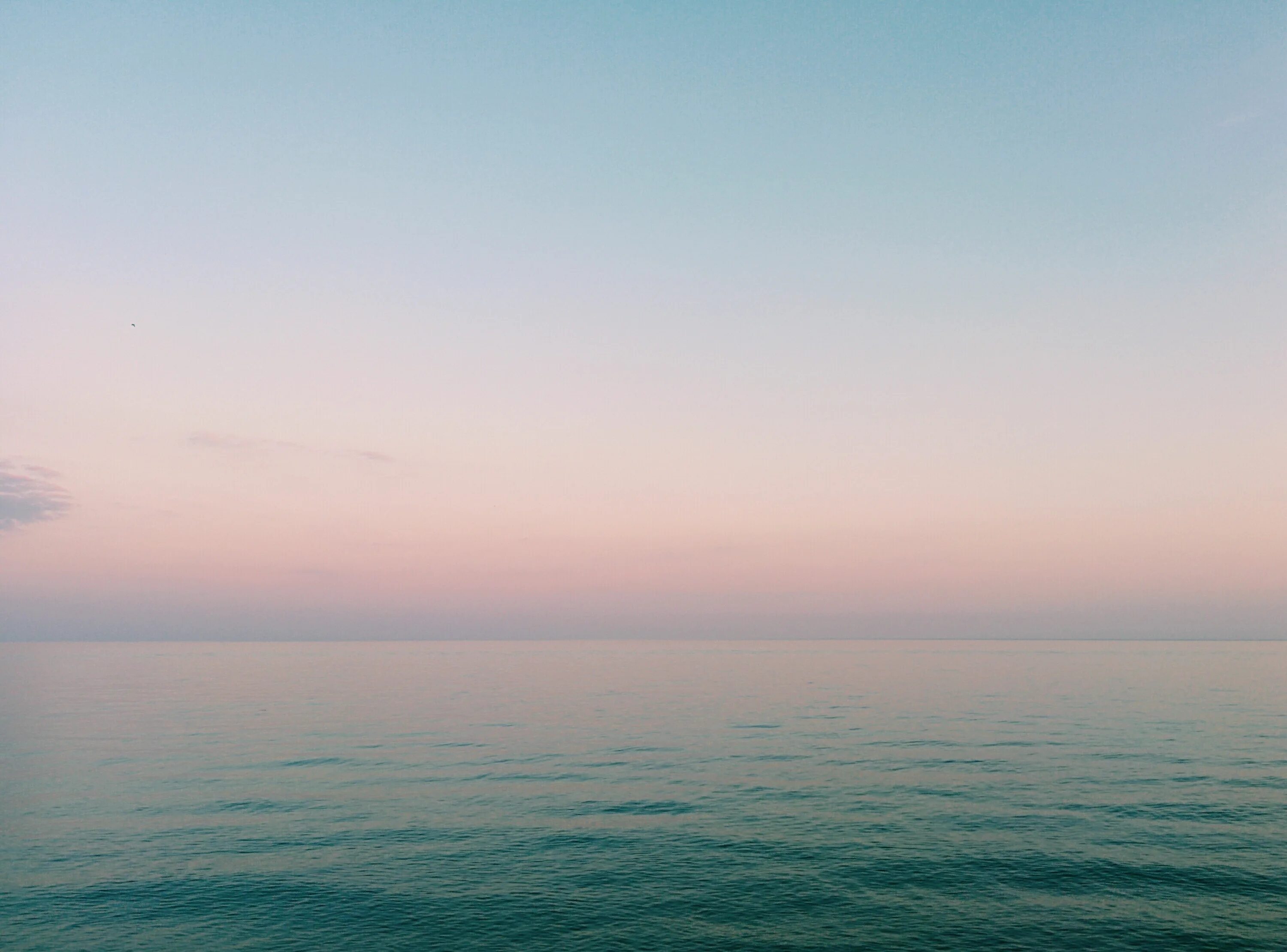Спокойная аккуратная. Море Горизонт. Спокойное море. Морской пейзаж Минимализм. Спокойное море Эстетика.