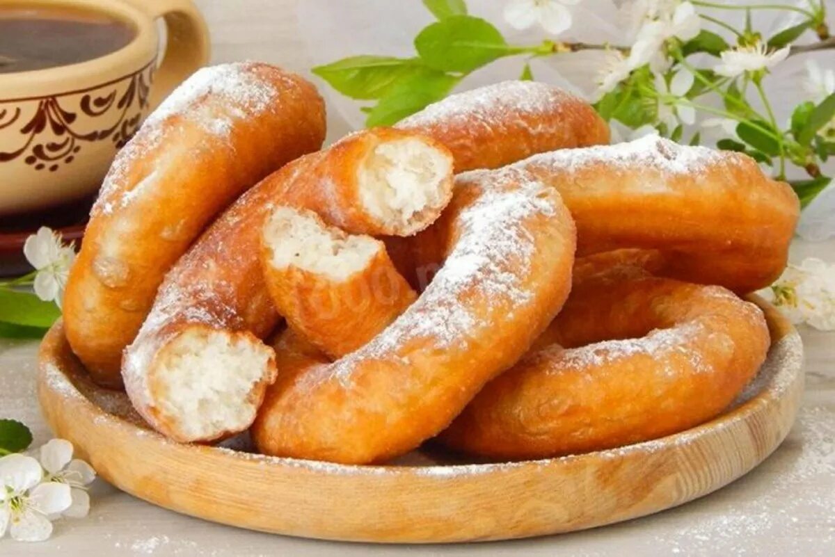 Калач творожный. Рецепт творожных калачиков жареных в масле. Пончики из дрожжевого теста. Калачик. Жареные бублики.