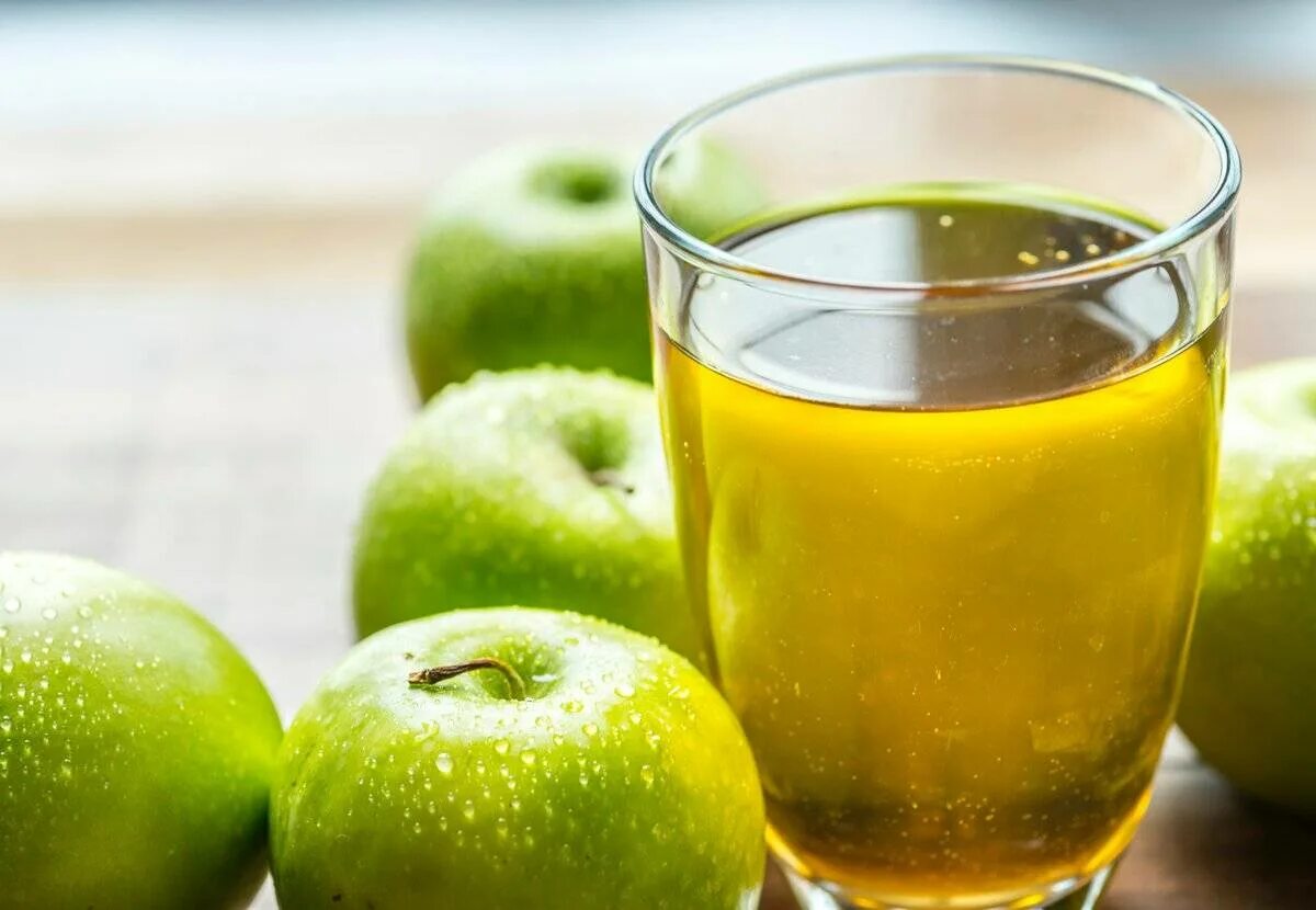 Польза натуральных соков для организма человека. Яблочный сок Фреш. Олма Шарбати. Свежевыжатый сок яблоко. Яблочно апельсиновый сок.