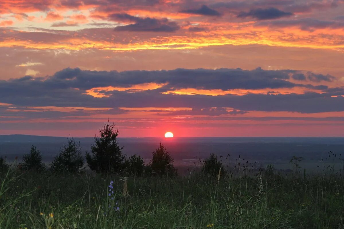 Солнце на востоке. Солнце встает на востоке. Где встает солнце. Солнце восходит на западе. Где закатывается солнце.