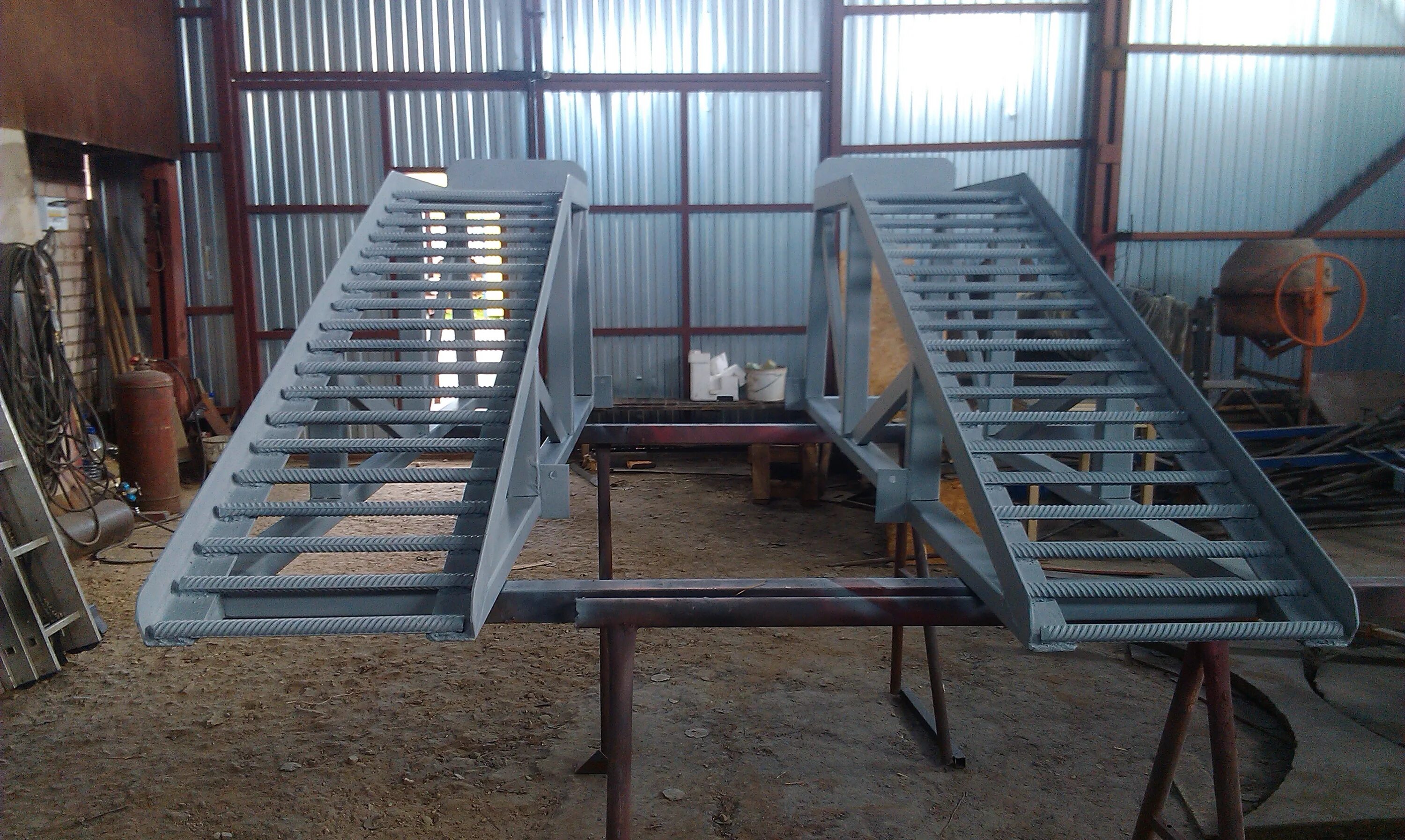 трап-эстакада сорокин 28. эстакада металлическая. эстакада разборная алюминиевая эра. металлическая эстакада для автомобилей. газ 3309 трапы для заезда техники.