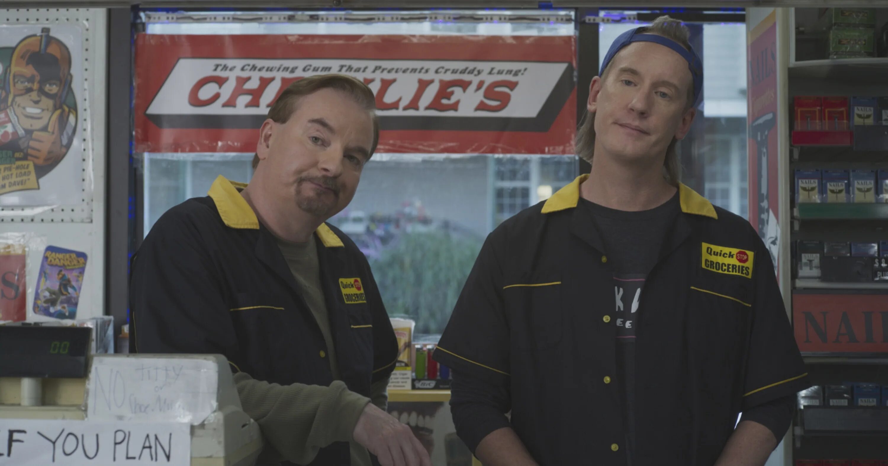 Клерки трейлер. Кевин смит клерки. kevin smith clerks 3. джефф андерсон клерки.