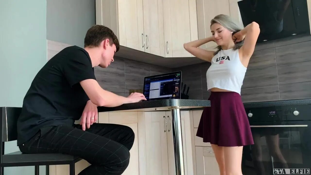 С евой элфи при парне
