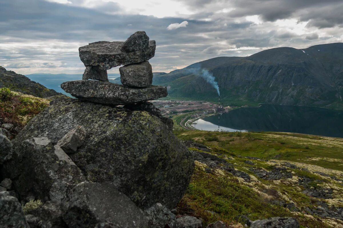 Каменные сейды териберка. Кольские сейды. Кольский полуостров сейды лабиринты. Кольские сейды. Камень сейд в мурманске.