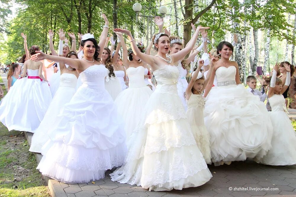 иваново день город парад невест. иваново город невест достопримечательности. иваново город невест. иваново-вознесенск город невест. много невест.