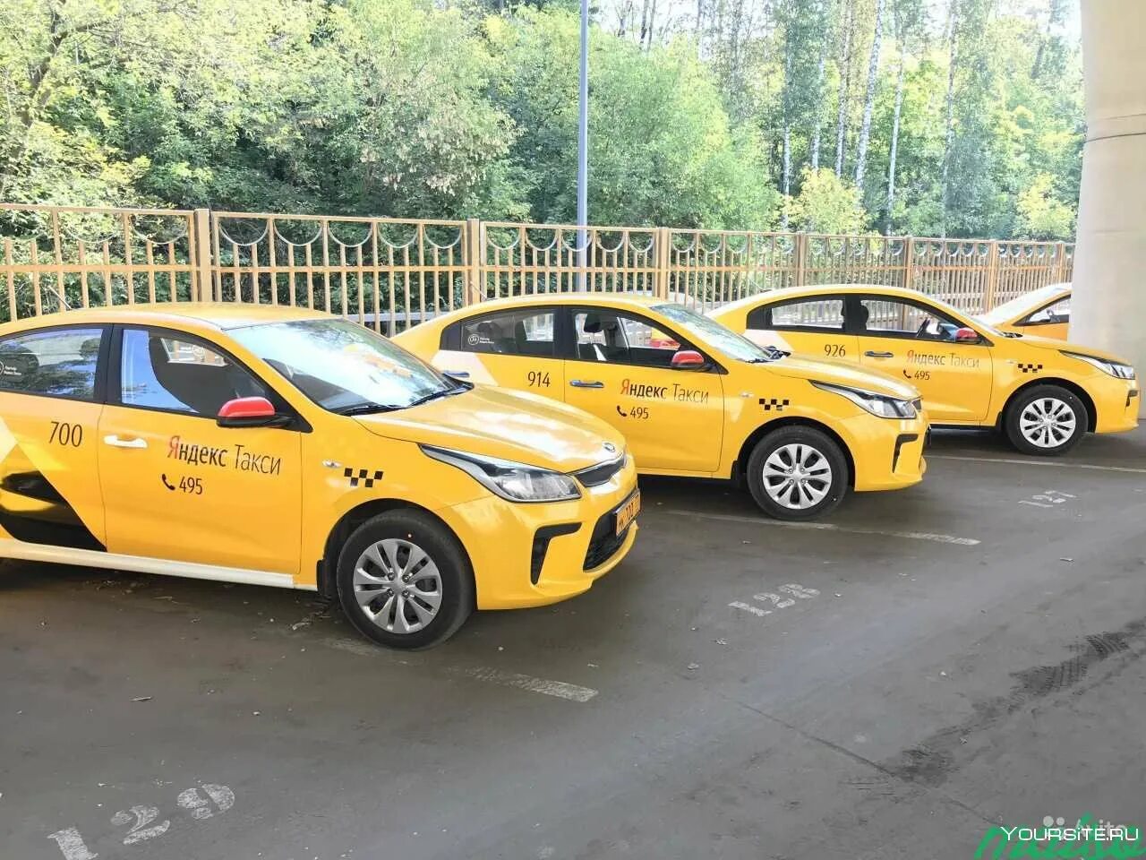 Таксопарк Киа Рио Солярис. Hyundai Solaris Taxi. Hyundai Solaris 2013 такси. Киа Рио 2019 такси.