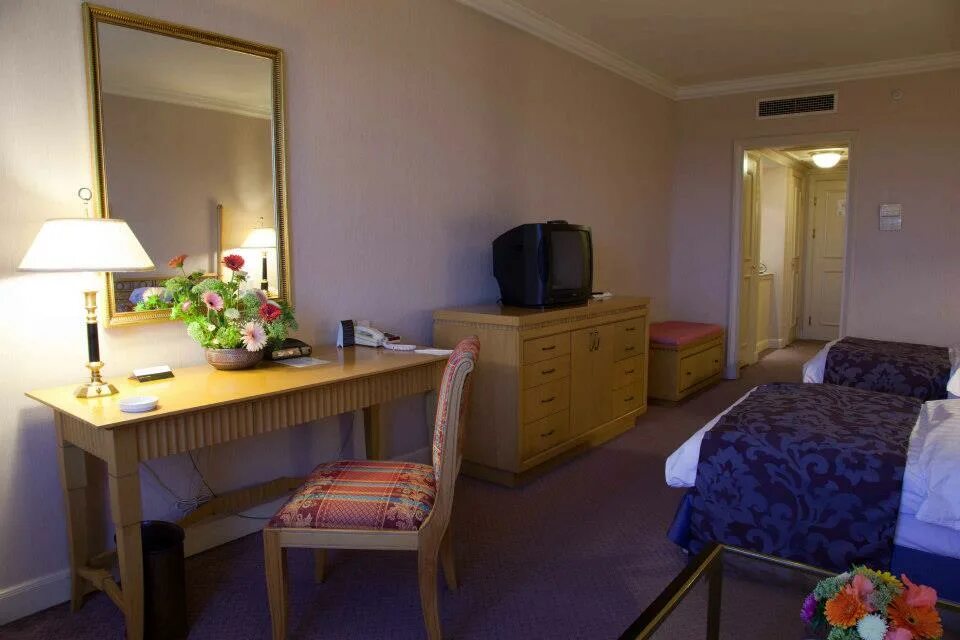 Интернешнл ташкент. Отель ташкент интернешнл. ташкент hotel international tashkent. ташкент гостиница интернациональ. интерконтиненталь ташкент гостиница.