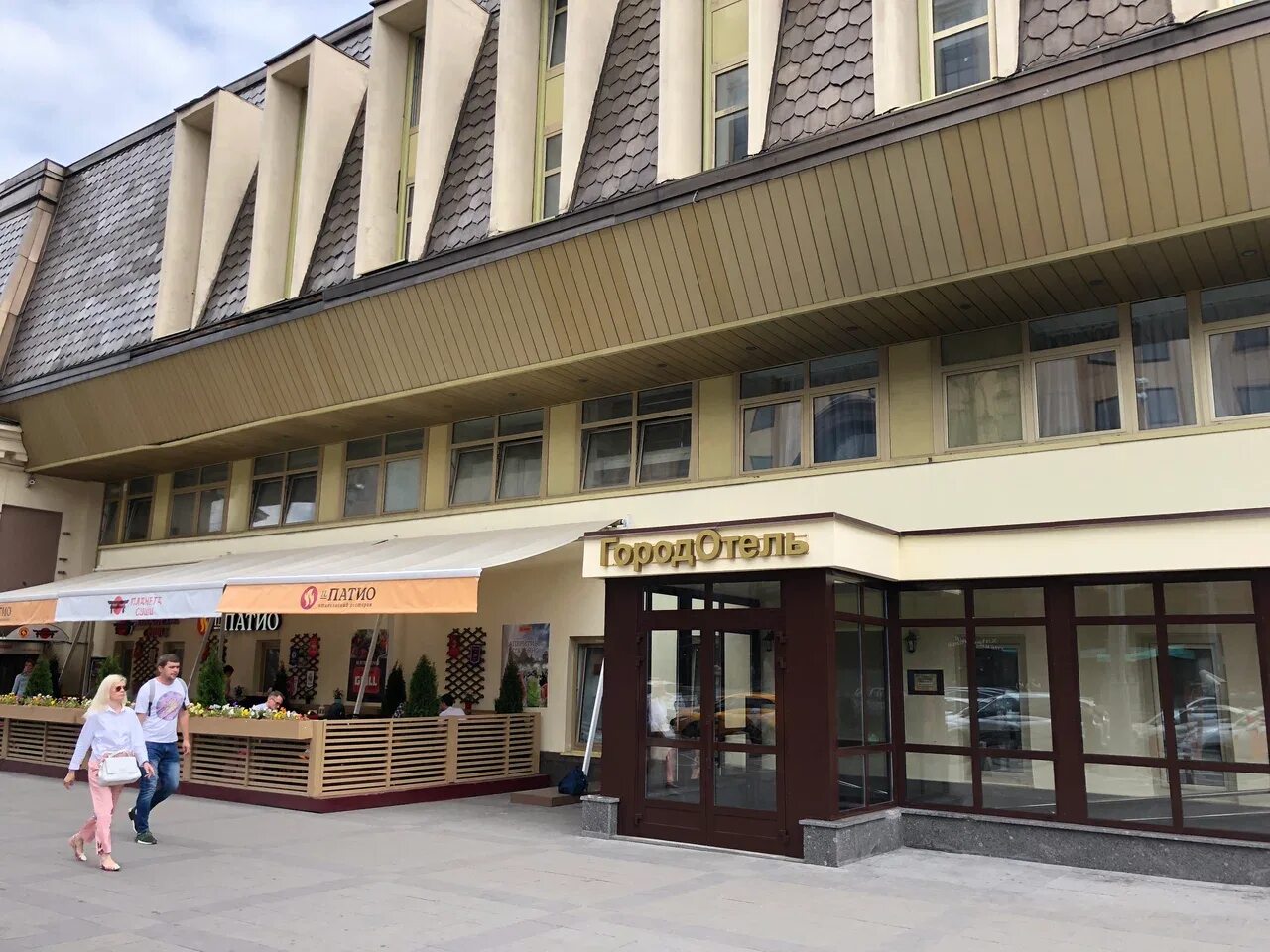 Отель у павелецкого вокзала москва. Павелецкий вокзал магазины. Гостиница на павелецком вокзале. Отель рядом с вокзалом. 1.