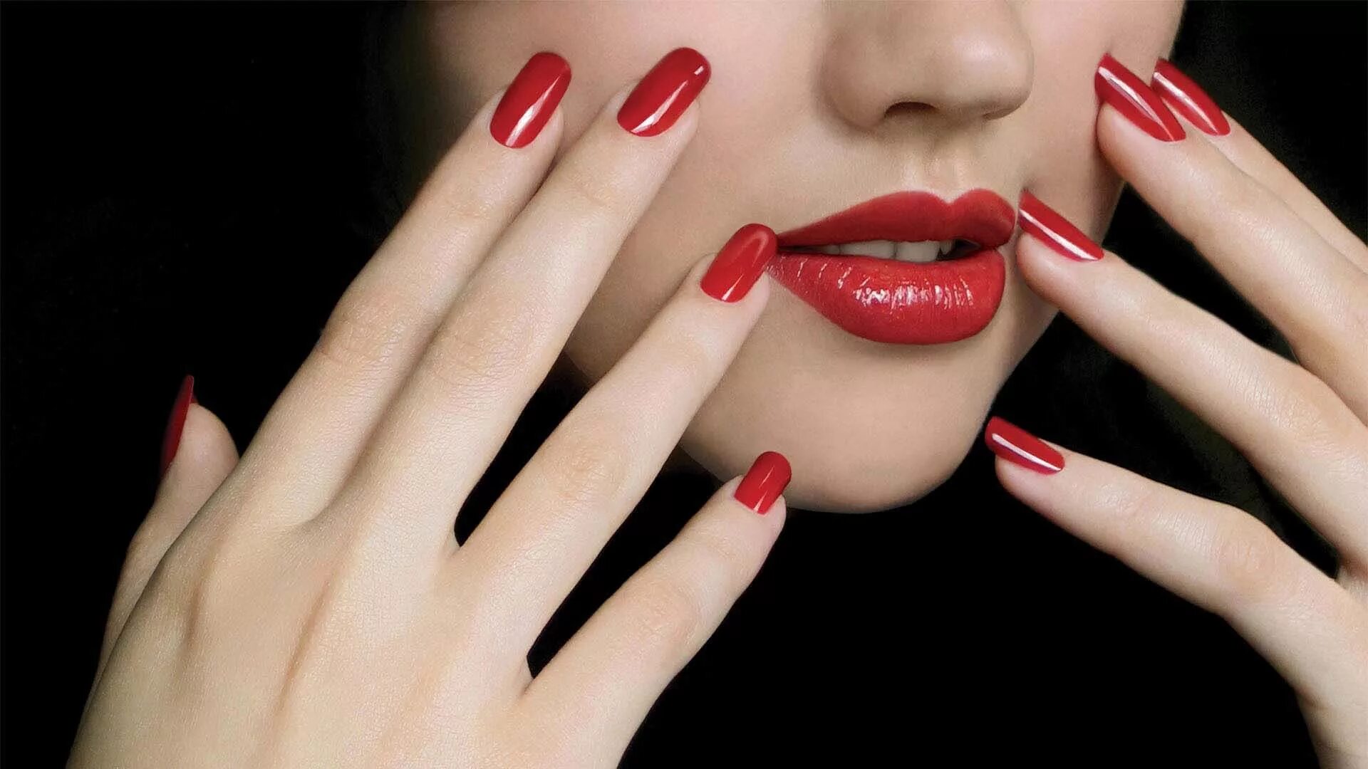 Красивый маникюр для женщин. Ногти накрашенные лаком для ногтей. Лаков женщин. Лаков женщин. Однотонный маникюр.