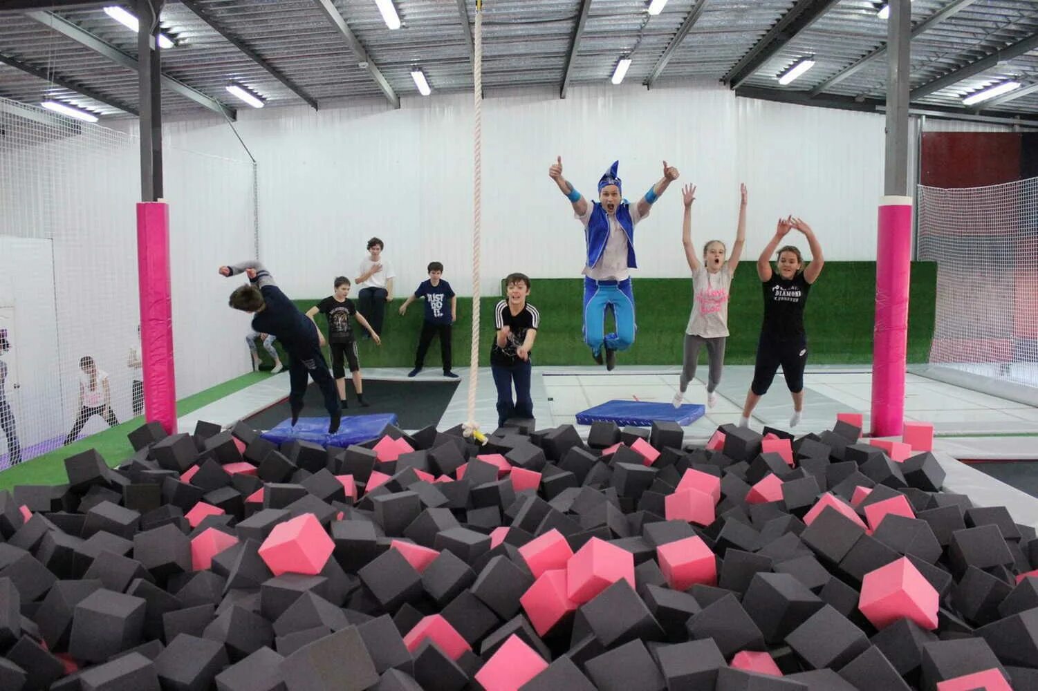 Притяжение тобольск батут. Притяжение минусинск батутный. Батутный центр пушка минусинск. Пушкина 211 абакан. Батутный центр минусинск.