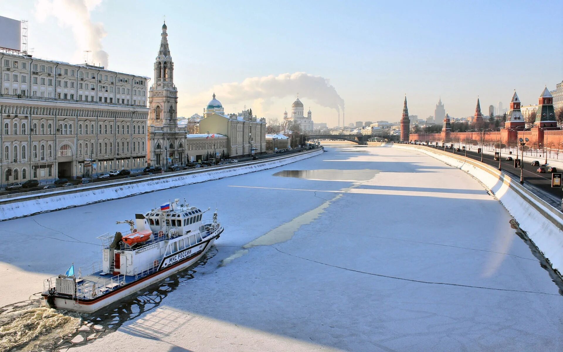 Россия 1 в качестве 1080. Ледокол на Москва реке. Москоу Ривер. Москва река 2024 зима. Москва теплоход Кремль.