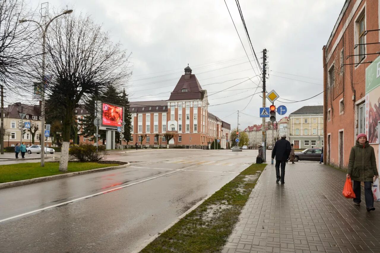 Гусев где находится. Гусев (город). Площадь Гусева Калининградской области. Администрация Калининграда города Гусева. Площадь в Гусеве Калининградской области.