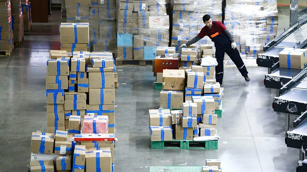 Озон склад пушкино. Склад озон пушкино 1. склад интернет магазина. склад магазина озон. комплектовщик озон.