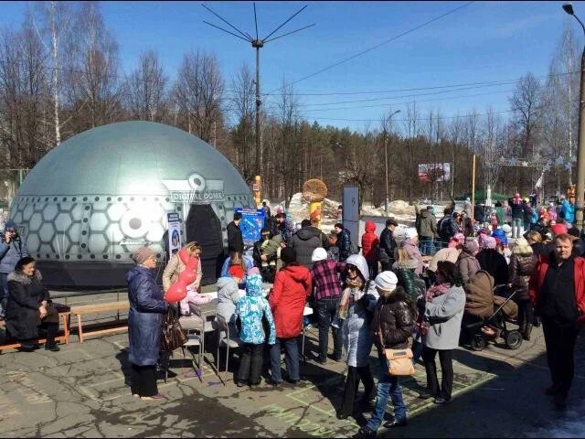 Парк космонавтов беседки. Дендропарк Ижевск парк Космонавтов. Ижевский планетарий парк Космонавтов. Парк Космонавтов Ижевск аттракционы. Парк Космонавтов Ижевск беседки.