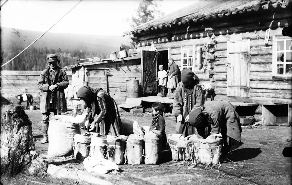 Деревня 20. Сибирская деревня в начале 20 века. Крестьянство в Сибири 20 век. Сибирские крестьяне в начале 20 века. Сибирь! Сибирская деревня 19 век.