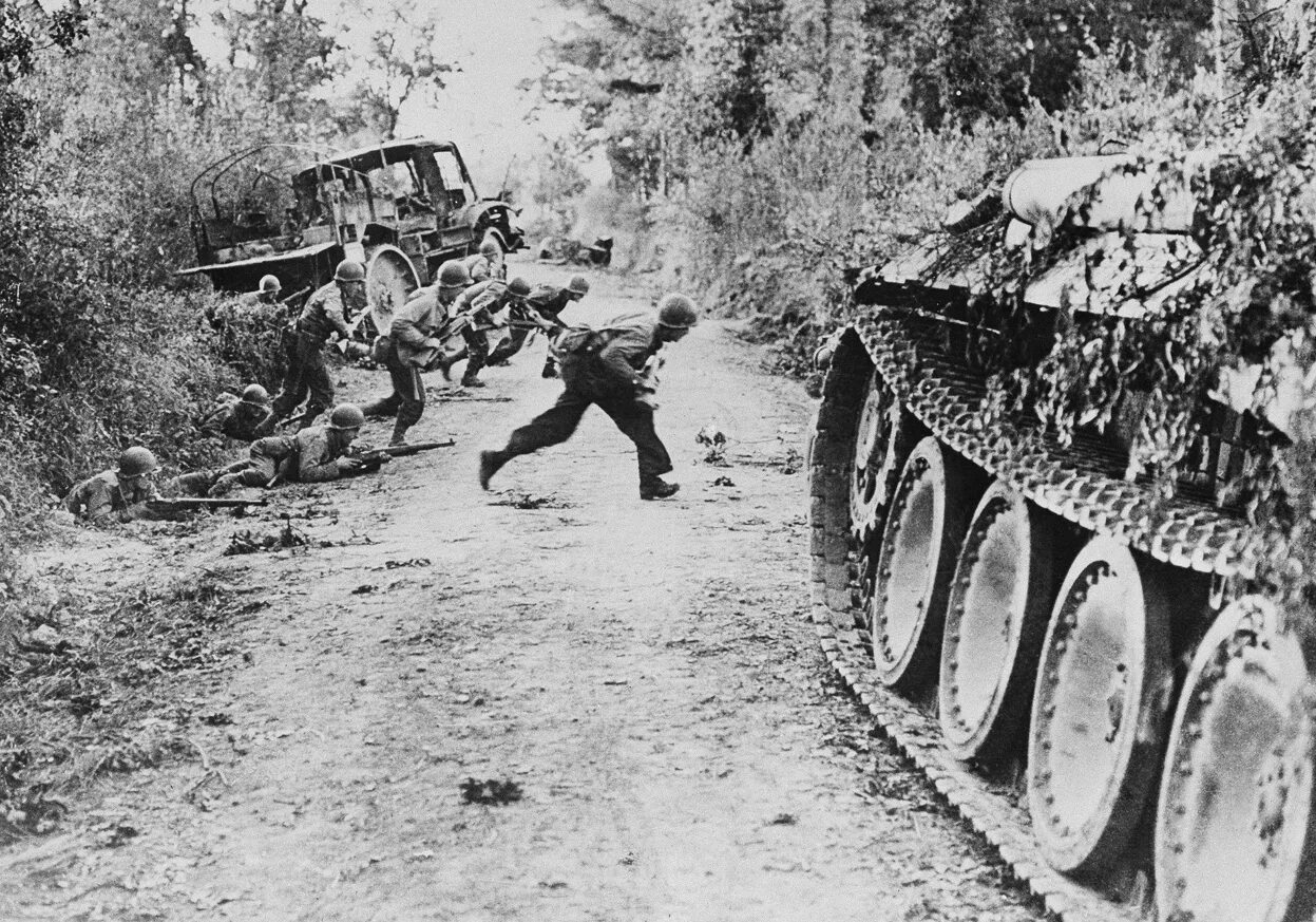 Вторая мировая фотографии. Битва за Нормандию 1944 танки. Сен ЛО 1944.