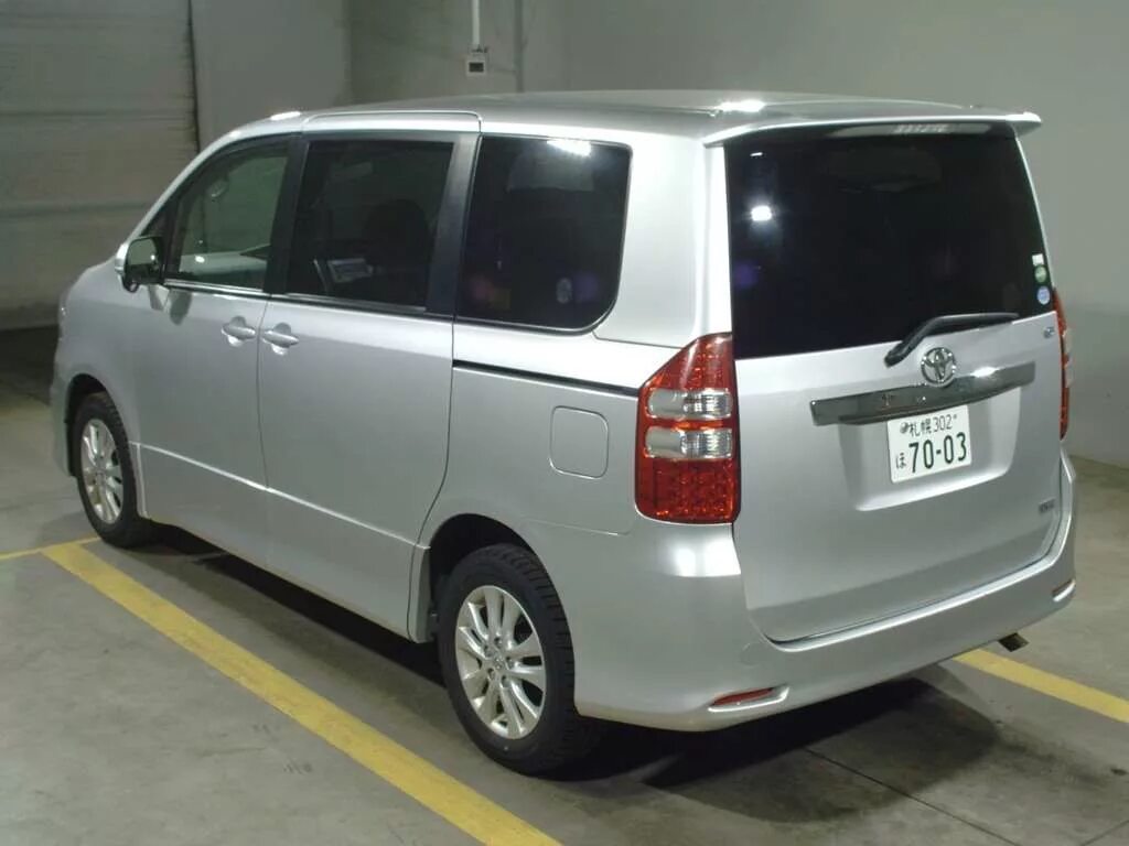 Купить автомобиль без пробега по рф. Toyota Noah/Voxy II. Тойота Вокси 2021. Тойота Вокси 2013. Тойота Вокси 2008.