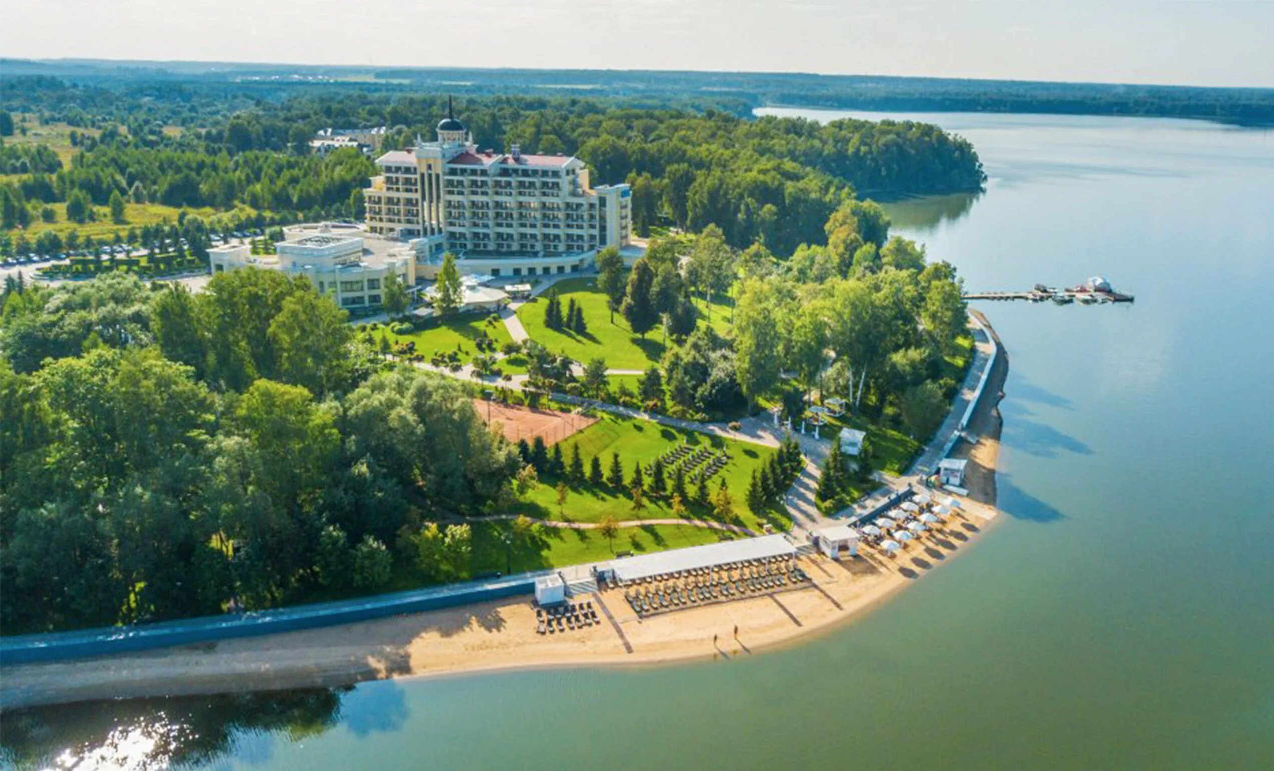 Отель на берегу водохранилища. Отель на берегу водохранилища. Отель на берегу водохранилища. Лопотово пляж истр. Отель завидово резорт.
