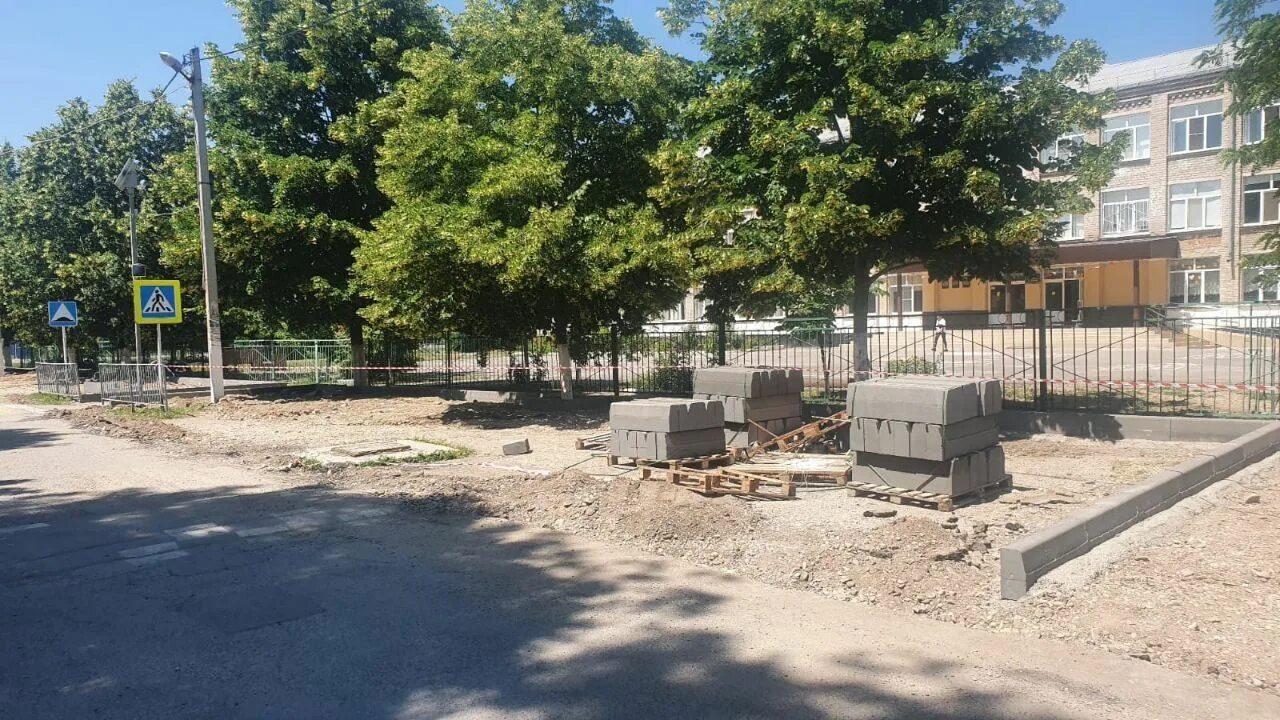 Школа 4 город георгиевск ставропольского края. Школа номер 4 георгиевск. Школа 4 георгиевск. Ул. Сош 9 георгиевск выпуск 2014.