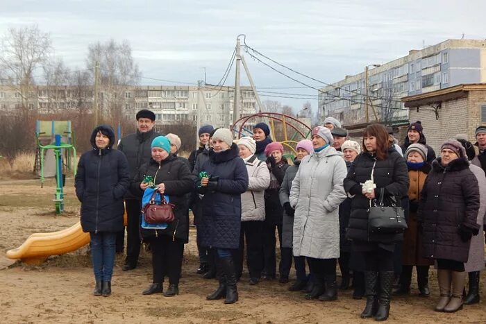 Погода в черной холунице на 10. Министр строительства Кировской области Бондарчук. ЖКХ черная Холуница. Белая Холуница новости. Пенсионный фонд белая Холуница.