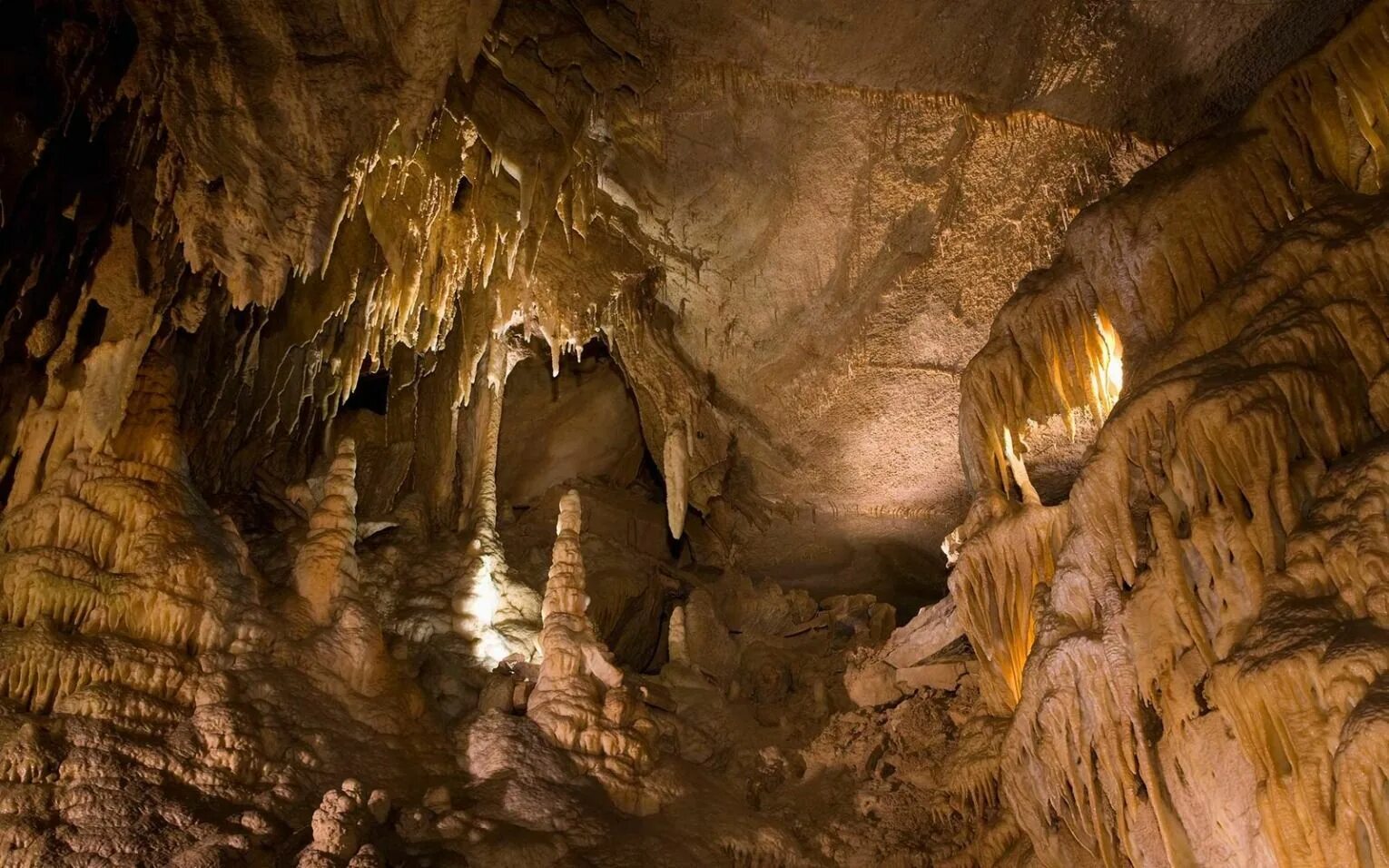 Мамонтова пещера сталактиты. Мамонтова пещера Кентукки. Песчаная пещера Кентукки. Пещеры мамонта Кентуки. Mother natures cave