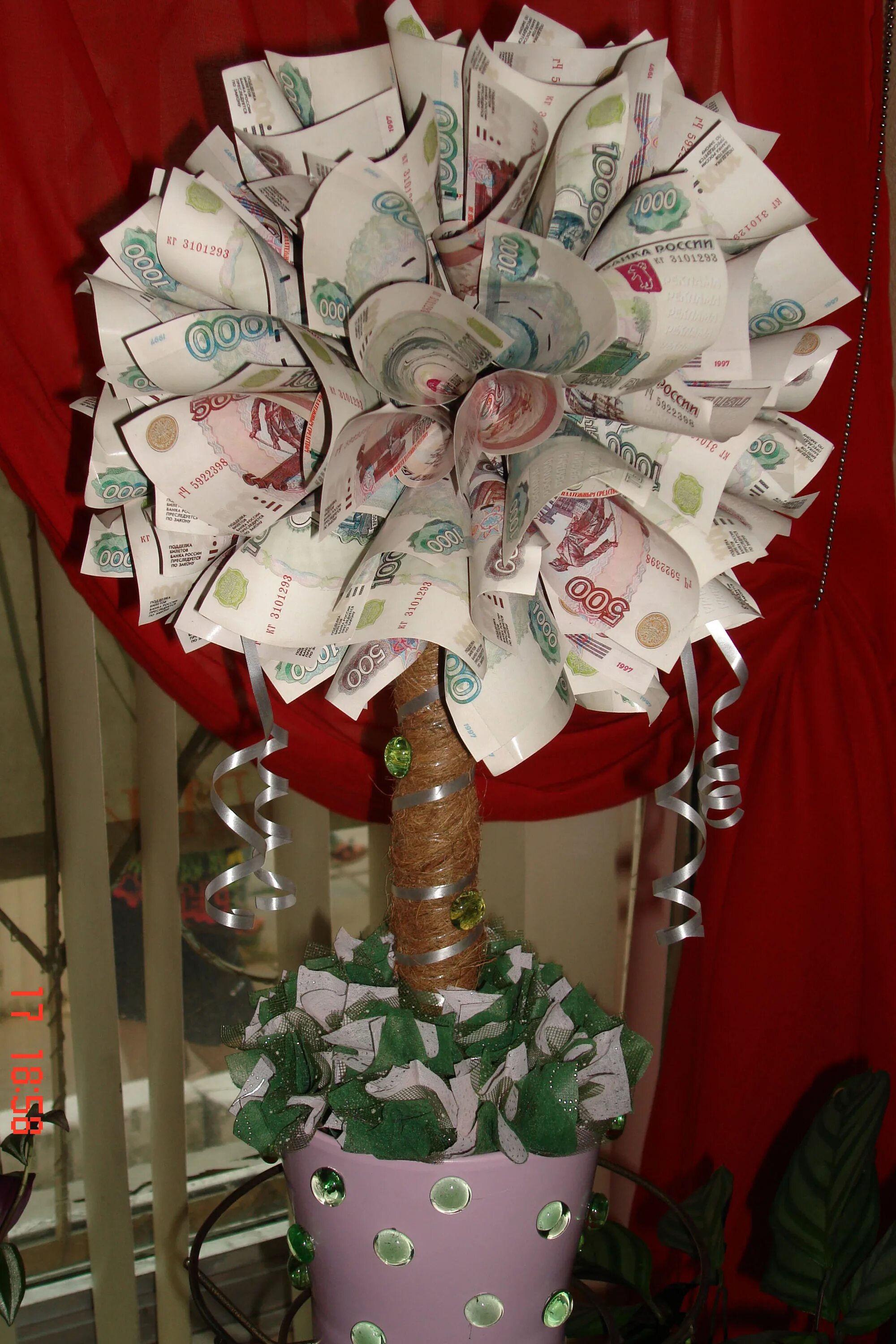 Оформить деньги на дом. Букет из денег. Рамка для панно своими руками. Оригинальный денежный подарок. Панно "денежное дерево".