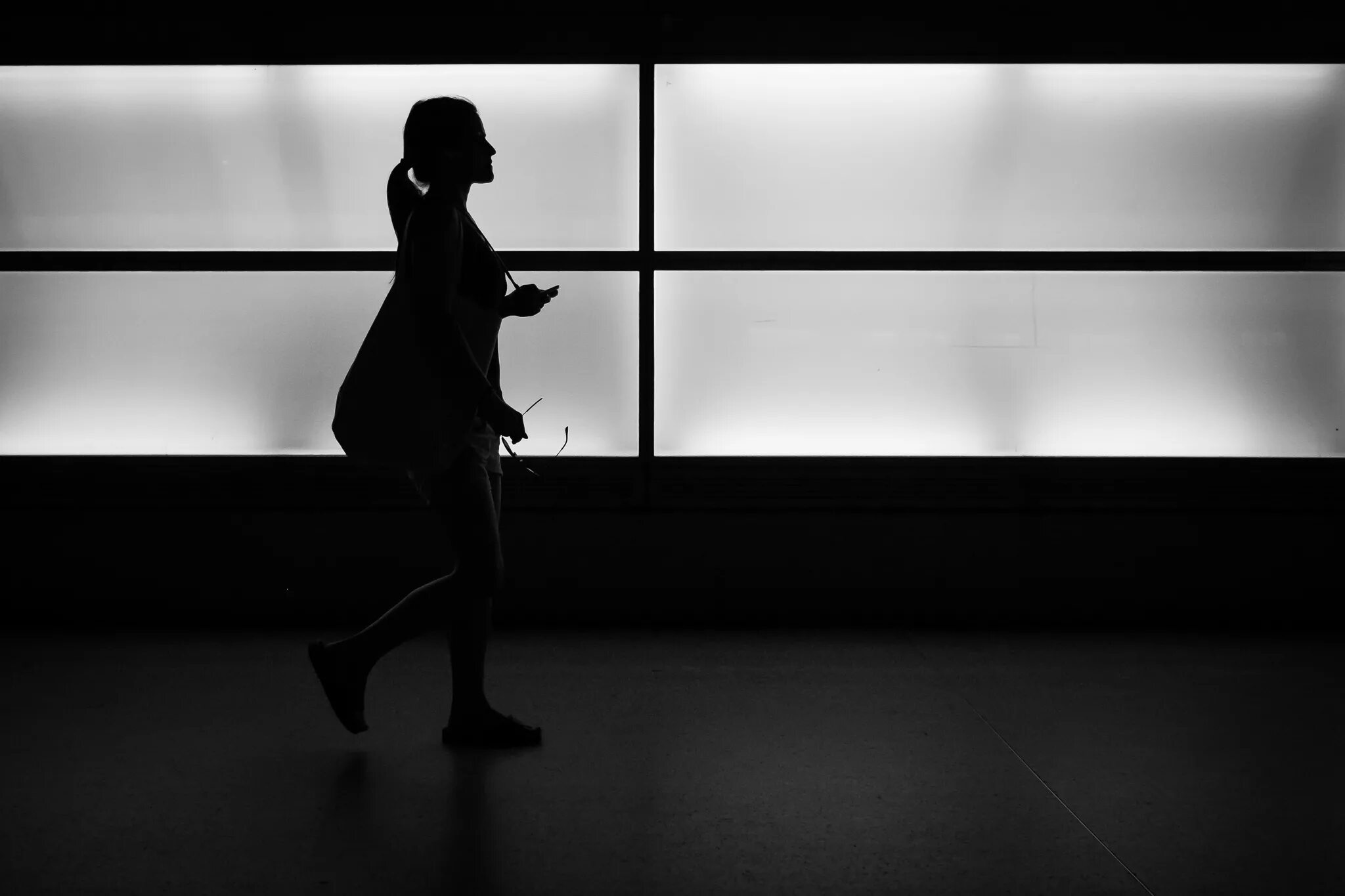 Картинки теней. Черные тени. Фотосессия с тенями. Эстетические силуэты. Тень девочки.