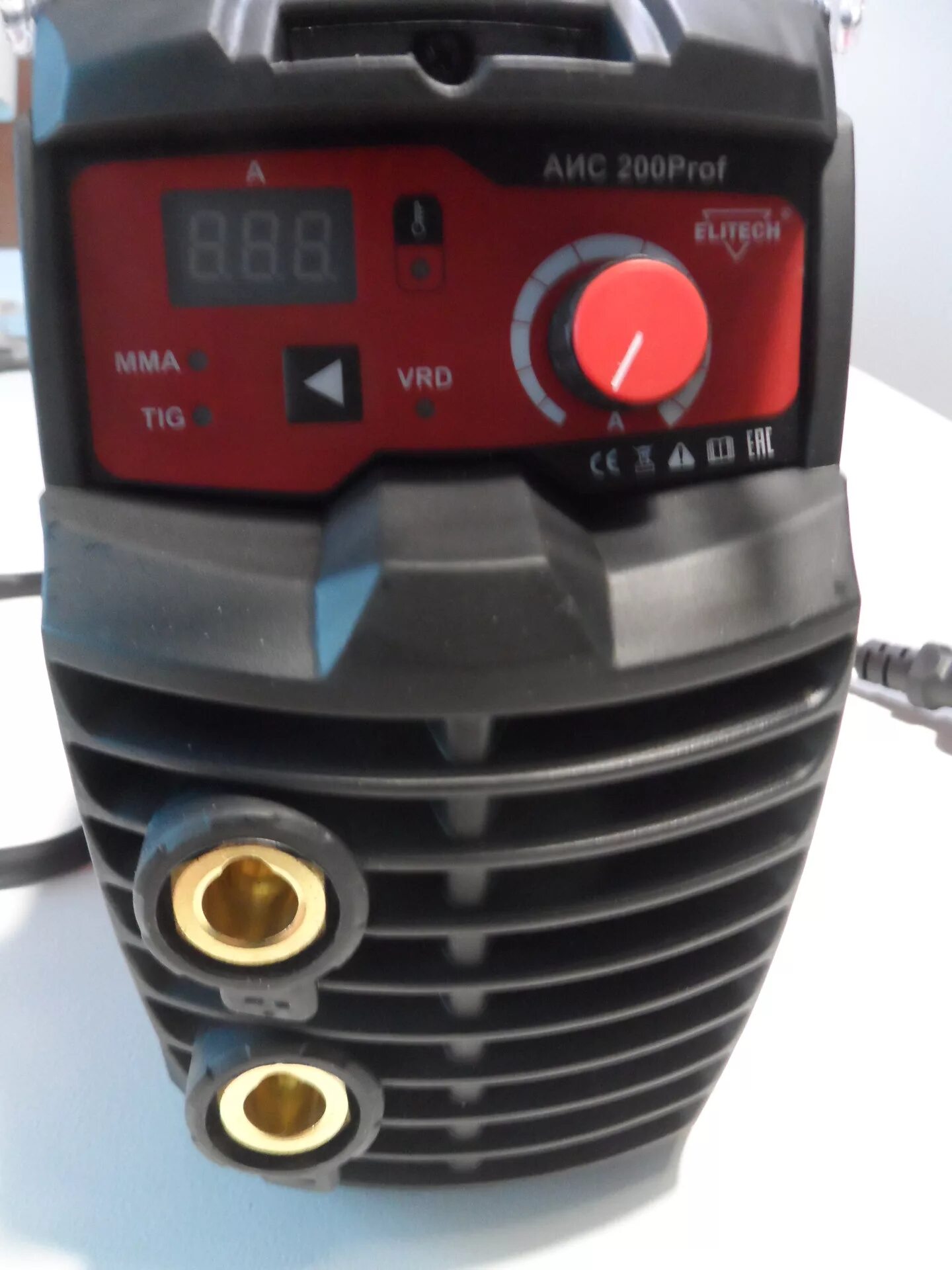 Сварочный аппарат elitech аис 200prof. Сварочный аппарат elitech аис 300syn. Elitech prof. Сварочный инвертор elitech аис 200lcd. Сварочный инвертор elitech 200.