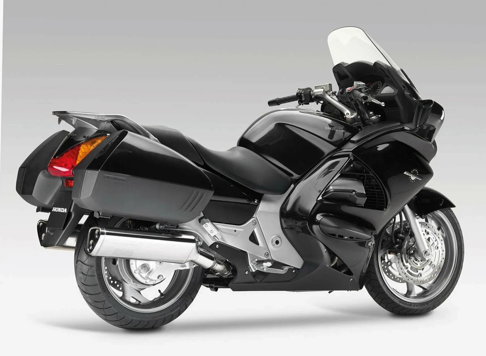 Honda st1300 Pan European. Мотоцикл Хонда St 1300. Мотоцикл Пан Европеан 1300. Honda st1300 Pan European бак. Модельный ряд мотоциклов хонда