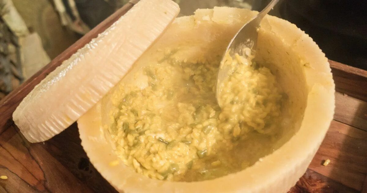 Сыр с опарышами италия. Кацу марцу. Casu marzu / касу марцу (регион сардиния). Касу марцу — италия. Касу марцу итальянские сыры.