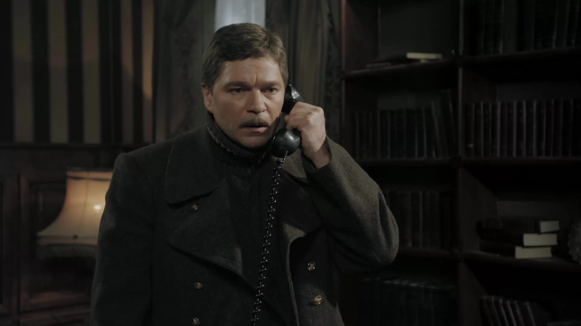 дом с лилиями похожие