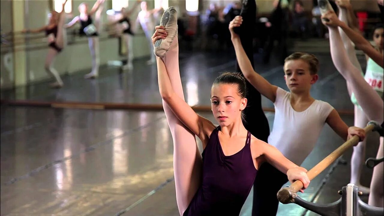 Балет тренировка. Aran Bell балет. First position