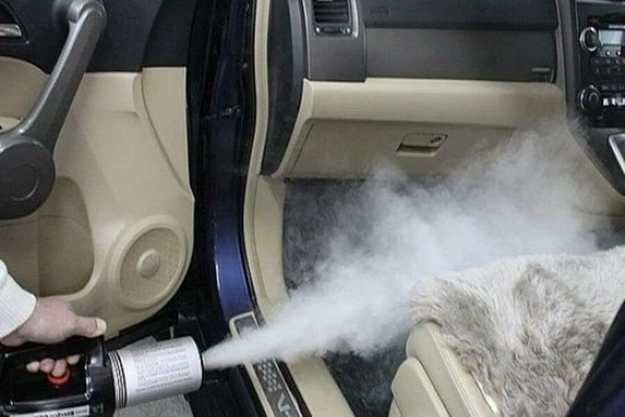 Устранить запах в салоне автомобиля. Дезинфекция салона авто. озонация салона автомобиля. дезодорация автомобиля. озонирование салона.